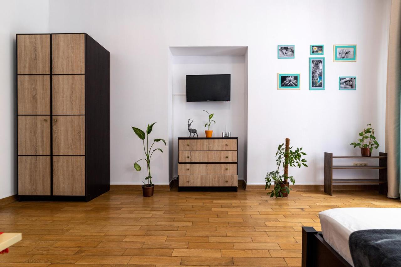 Затишний Відпочинок В Центрі Львова Apartman Kültér fotó