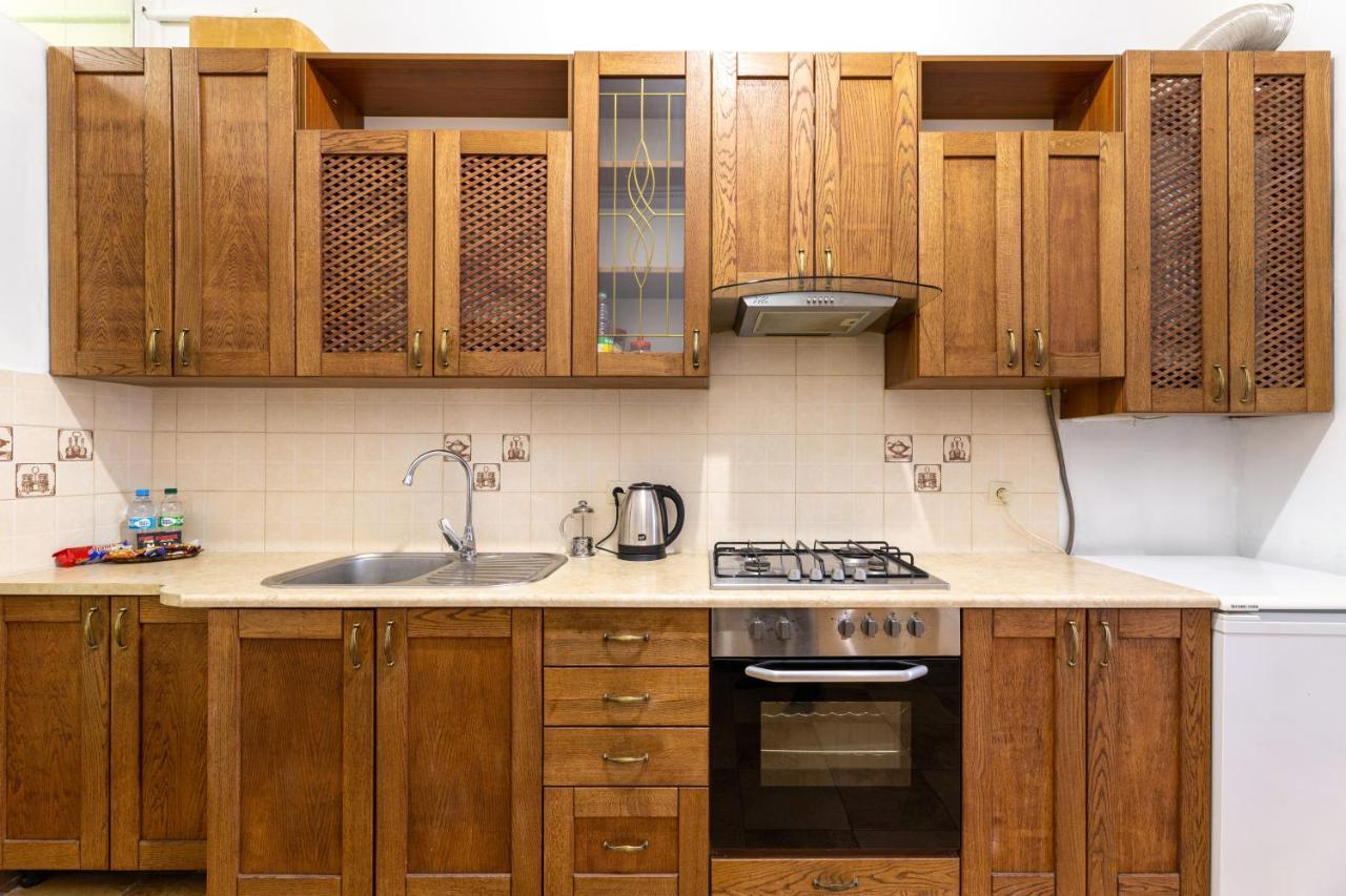 Затишний Відпочинок В Центрі Львова Apartman Kültér fotó